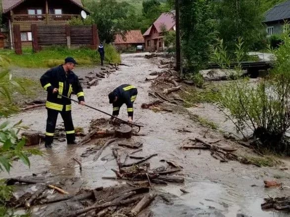 na-zakarpatti-zlivi-znov-prizveli-do-pidtoplen