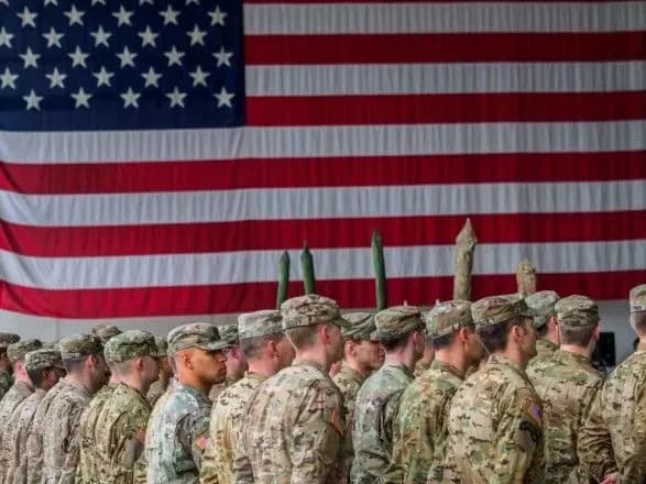 amerikanskiy-senator-pro-chastkove-vivedennya-viysk-ssha-z-nimechchini-shampanske-llyetsya-u-kremli