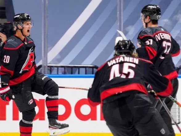 pershiy-match-restartu-karolina-peremogla-v-pershiy-gri-pley-off-nkhl