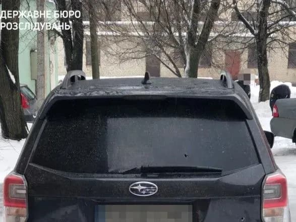 za-strilyaninu-po-avtivtsi-ta-poranennya-lyudini-suditimut-patrulnogo