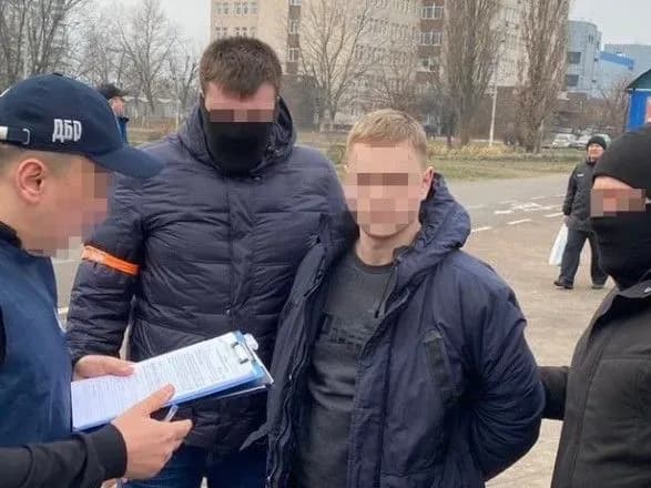 u-stolitsi-za-vimagannya-30-tis-grn-khabara-suditimut-slidchogo-politsiyi