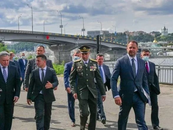 zelenskiy-voyenna-rozvidka-maye-posiliti-strategichnu-y-operativnu-robotu