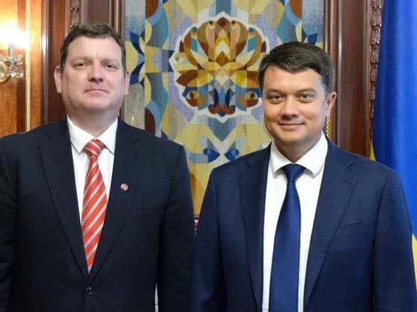 razumkov-obgovoriv-z-poslom-vizit-prezidenta-latviyi-do-ukrayini