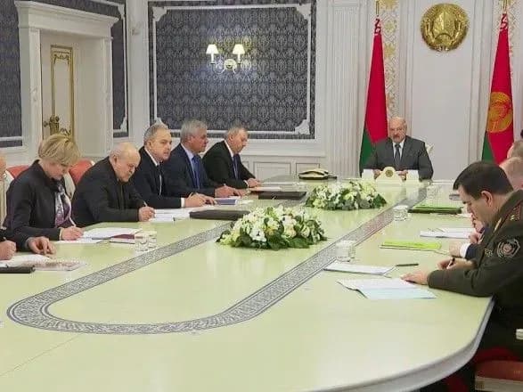 lukashenko-provodit-naradu-schodo-protestiv-u-bilorusi