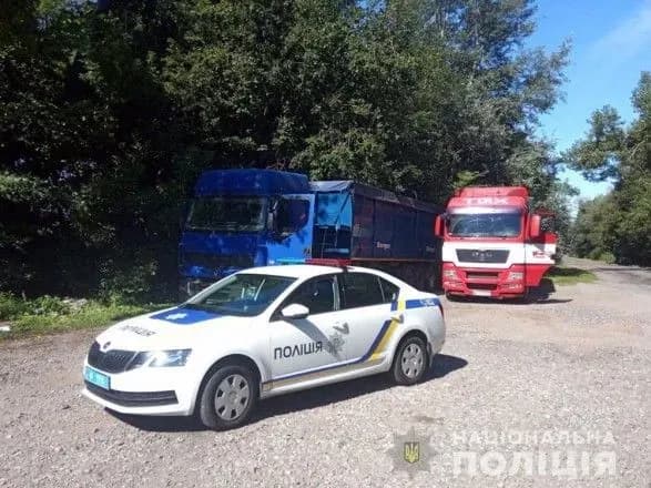 pid-zhitomirom-politsiya-zatrimala-dvi-furi-z-lvivskim-smittyam