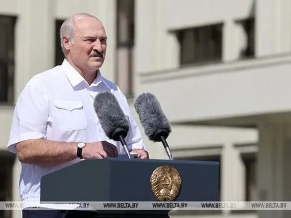 lukashenko-viyshov-do-uchasnikiv-mitingu-na-svoyu-pidtrimku