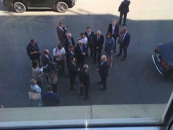 lukashenko-na-vertoloti-priletiv-na-straykuyuchiy-zavod-u-minsku