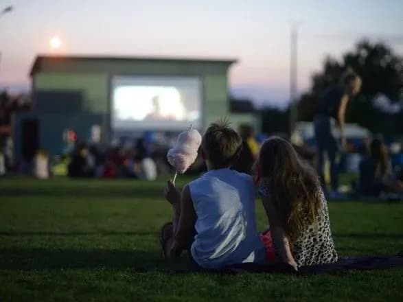naperedodni-dnya-nezalezhnosti-mkhp-vlashtuvav-kino-svyato-v-mironivtsi-kanevi-ta-stepantsyakh