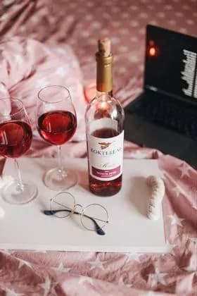 vino-dopomagaye-trimati-mozok-v-tonusi-vcheni