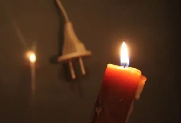 u-tsentri-kiyeva-zniklo-svitlo-znestrumleno-fontani-trts-i-zhitlovi-budinki