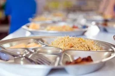 navchannya-v-chasi-pandemiyi-u-moz-dali-rekomendatsiyi-schodo-roboti-shkilnikh-yidalen