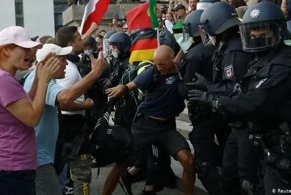 protesti-u-berlini-nimetski-politiki-zasudili-eskalatsiyu-ta-shturm-reykhstagu