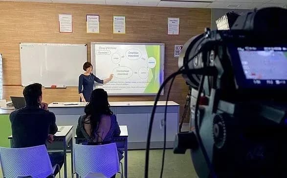 posol-rozpoviv-pro-funktsionuvannya-ukrai-nskikh-shkil-u-kanadi