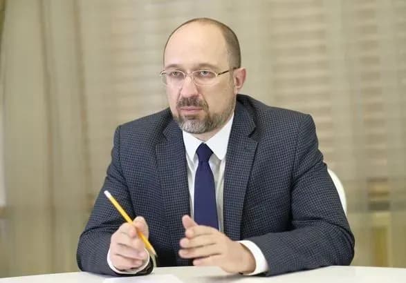 dovichna-stipendiya-batku-zelenskogo-shmigal-rozyasneniv-pozitsiyu-uryadu