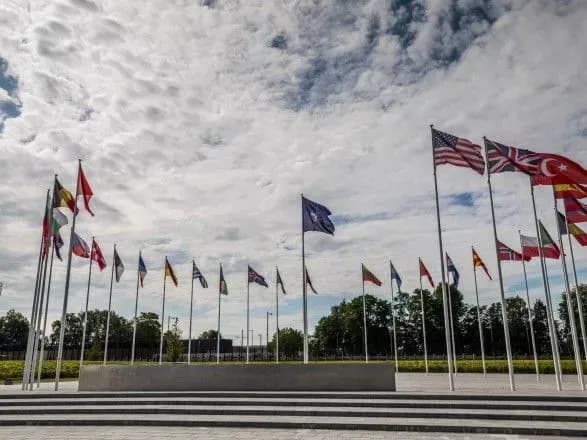 posli-nato-provedut-pozaplanovu-zustrich-cherez-situatsiyu-z-navalnim