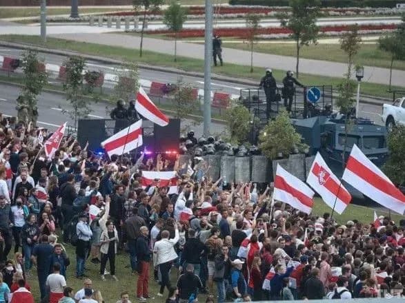 protesti-u-bilorusi-sayt-mvs-respubliki-zlamali-ta-rozmistili-lukashenko-u-spisok-rozshukuvanikh