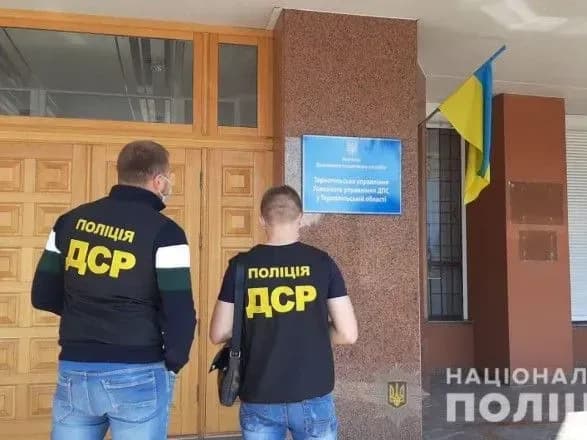 na-ternopilschini-posadovtsiv-dfs-pidozryuyut-u-privlasnenni-60-tonn-alkogolyu