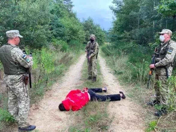 na-lvivschini-cholovik-napav-z-nozhem-na-prikordonnika