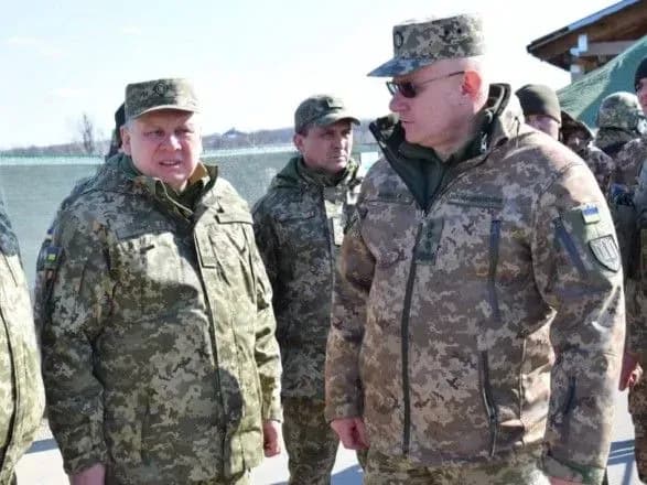 khomchak-i-taran-namagayutsya-vstanoviti-poryadok-u-armiyi-v-naydurnishomu-sensi-arestovich