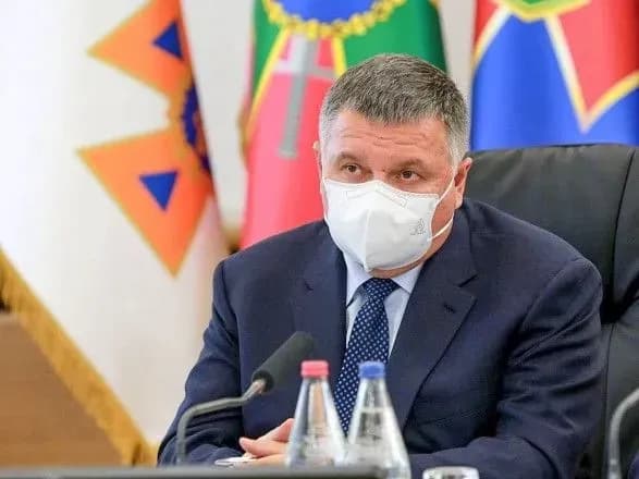 avakov-poobitsyav-zhorstko-reaguvati-na-provokatsiyi-pid-chas-viborchogo-protsesu