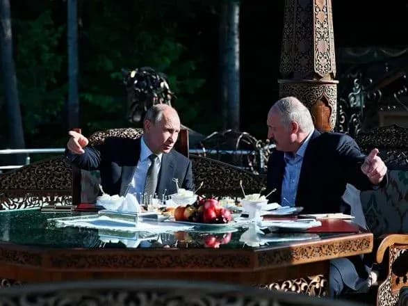 lukashenko-rozpoviv-pro-svoye-prokhannya-do-putina-nadati-deyaki-vidi-ozbroyennya