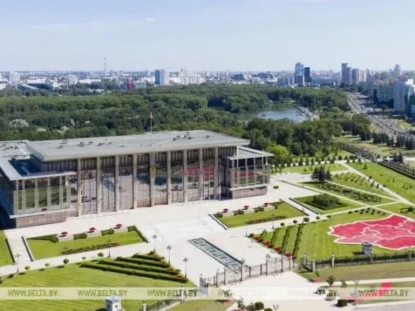 u-minsku-vlashtuvali-inavguratsiyu-lukashenka-yomu-vruchili-posvidchennya-prezidenta-bilorusi