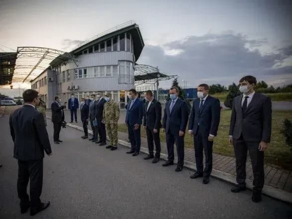 zelenskiy-poobitsyav-kompleksne-virishennya-problem-cherg-z-avtivok-na-kordoni