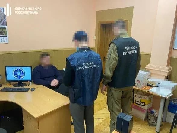 eksposadovtsya-rnbo-suditimut-cherez-roztratu-ponad-pivmilyona-griven