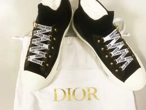 svetri-kedi-i-botilyoni-u-borispoli-vikrili-dvi-sprobi-nezakonnogo-vvezennya-brendovogo-odyagu