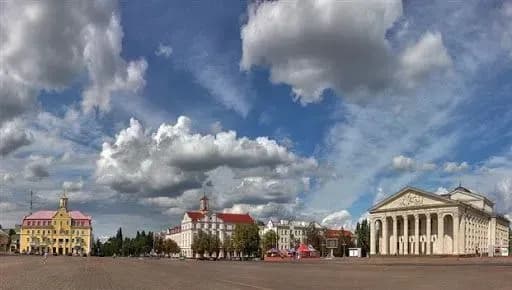 vulitsya-politiki-khto-z-partiy-naybilshe-vitrativ-na-zovnishnyu-reklamu-v-oblasti