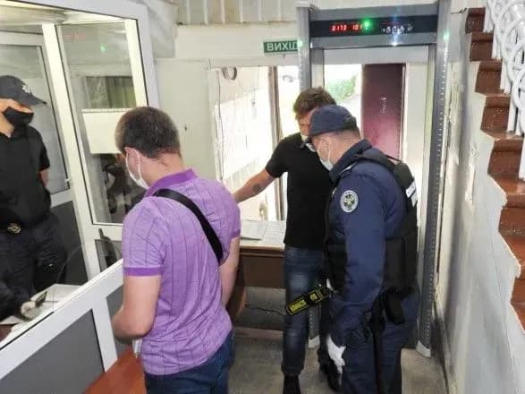 antirekord-do-sudiv-za-misyats-namagalisya-pronesti-mayzhe-8-tis-zaboronenikh-predmetiv