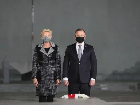 duda-vshanuvav-pamyat-rozstrilyanikh-polskikh-vyazniv-u-bikivni