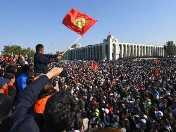 u-stolitsi-kirgizstanu-povtorno-vveli-rezhim-ns