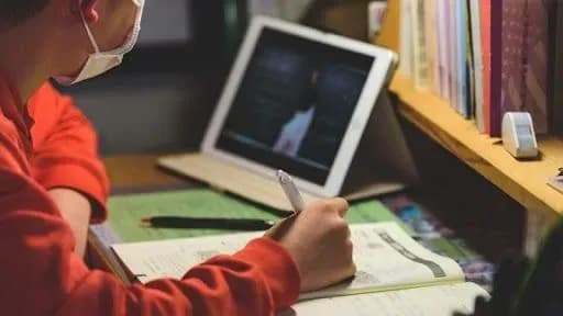 shmigal-ne-viklyuchaye-scho-pislya-kanikul-shkolyari-pereydut-na-distantsiyne-navchannya