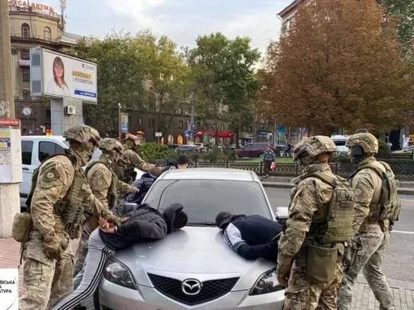 u-mikolayevi-zatrimali-grupu-vimagachiv-1