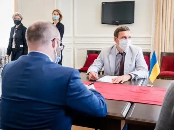 katastrofa-litaka-mau-ukrayinska-storona-provela-vazhlivu-zustrich-pered-peregovorami-z-iranom