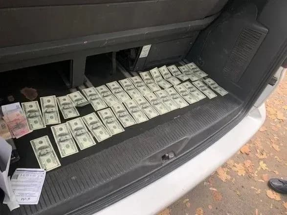 deputat-sumskoyi-oblradi-vimagav-u-kerivnika-komunalnogo-pidpriyemstva-4-tisyachi-dolariv-na-agitatsiyu