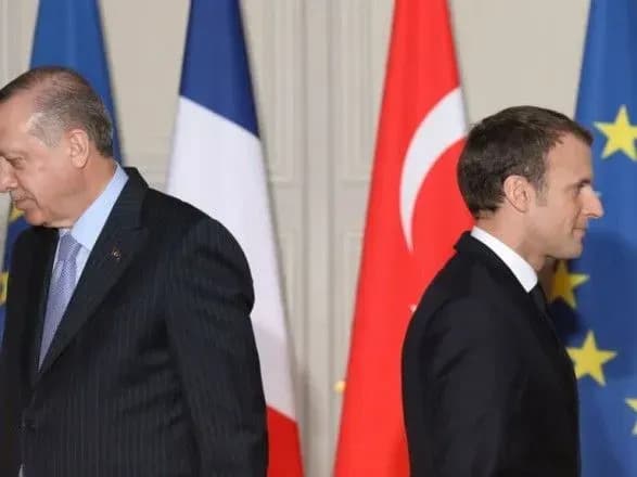 erdogan-zasudiv-makrona-za-yogo-stavlennya-do-musulman