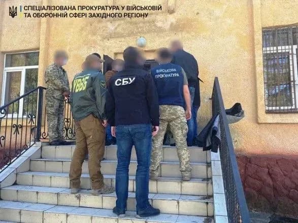 na-bukovini-za-sprobu-privlasnennya-kontrabandi-tsigarok-suditimut-prikordonnika