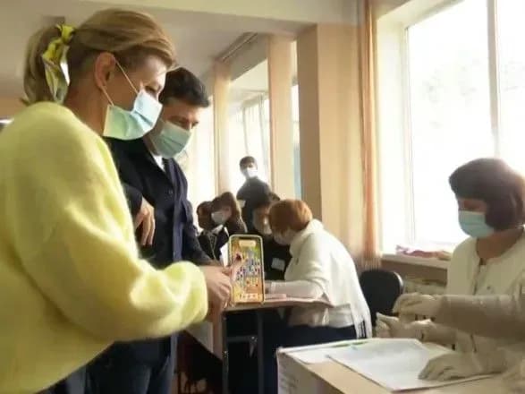 zelenskiy-progolosuvav-na-mistsevikh-viborakh