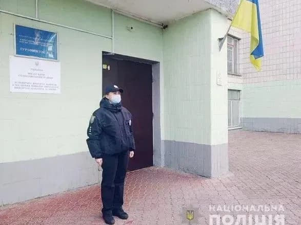 u-stolitsi-vzhe-vidkrilisya-ta-shtatno-pratsyuyut-usi-viborchi-dilnitsi-kmda