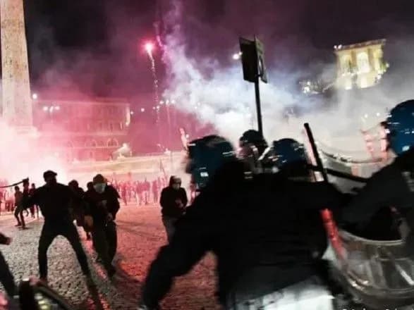 u-tsentri-rima-dvi-sotni-neofashistiv-vlashtuvali-bezladi-cherez-posilennya-karantinu