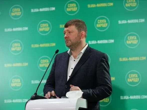 paralelni-pidrakhunki-korniyenko-zayaviv-scho-slugi-lidiruyut-na-viborakh-do-oblasnikh-i-rayonnikh-rad