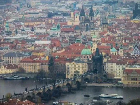 chekhiya-vvodit-komendantsku-godinu-cherez-poshirennya-covid-19
