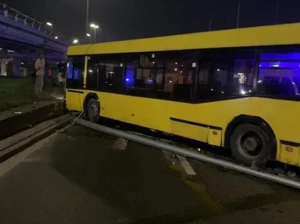 smertelna-dtp-na-stolichnikh-vidubichakh-vidkrito-kriminalne-provadzhennya