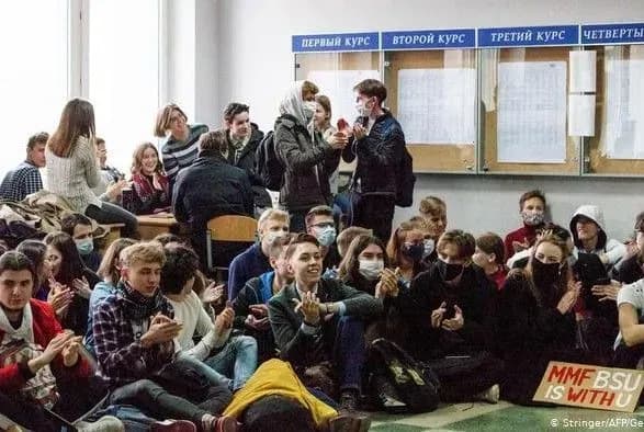 lukashenko-doruchiv-pidgotuvati-zakon-pro-neviznannya-zarubizhnikh-diplomiv