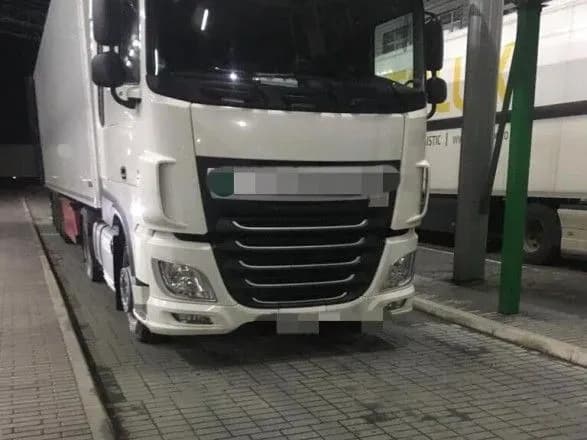 z-nimechchini-pid-viglyadom-gumanitarki-khotili-provezti-narkotichni-pigulki