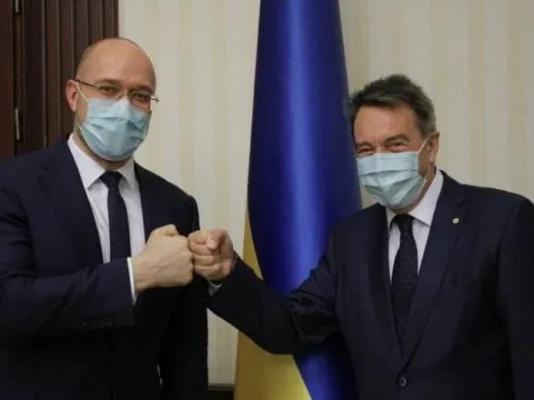 shmigal-obgovoriv-z-prezidentom-mkchkh-vodopostachannya-na-postrazhdali-teritoriyi-donbasu