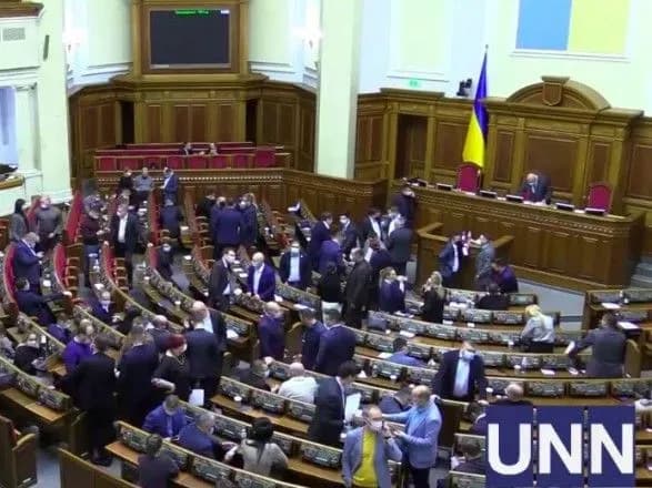 nardepi-vnesli-zmini-do-poryadku-dennogo-chetvertoyi-sesiyi-vru