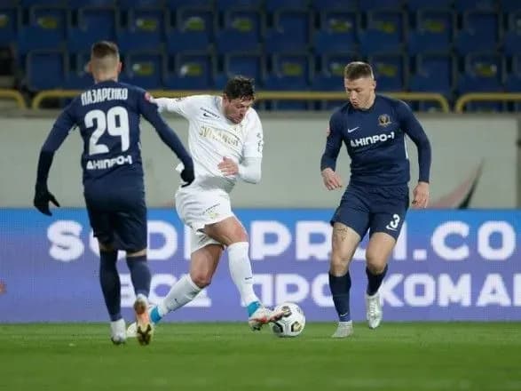 napadnik-seleznov-vlashtuvav-konflikt-iz-trenerom-dnipra-1-pislya-matchu-upl